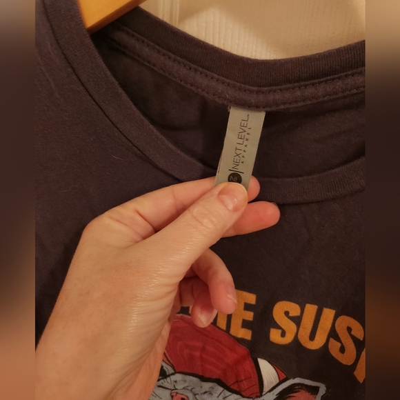 Black T-shirt (s)- "Feed me 🍣 right meow" - Picture 2 of 3